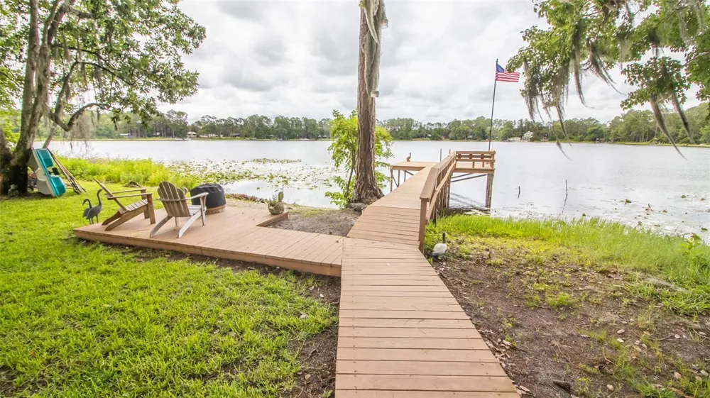 303 RILEY LAKE DRIVE Hawthorne, FL 32640