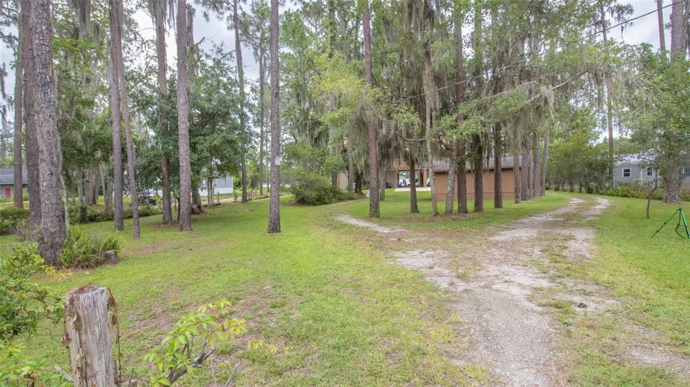 303 RILEY LAKE DRIVE Hawthorne, FL 32640
