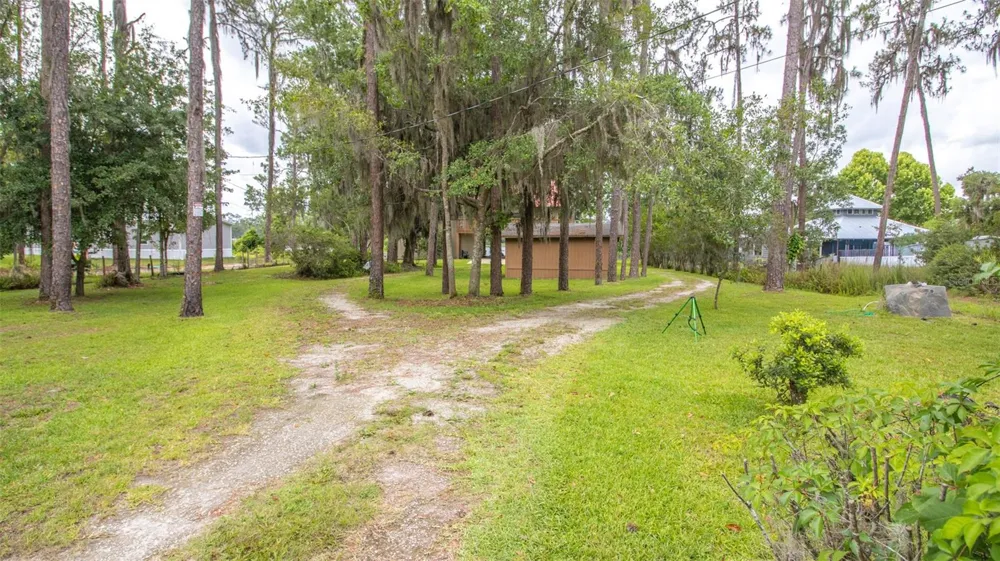 303 RILEY LAKE DRIVE Hawthorne, FL 32640