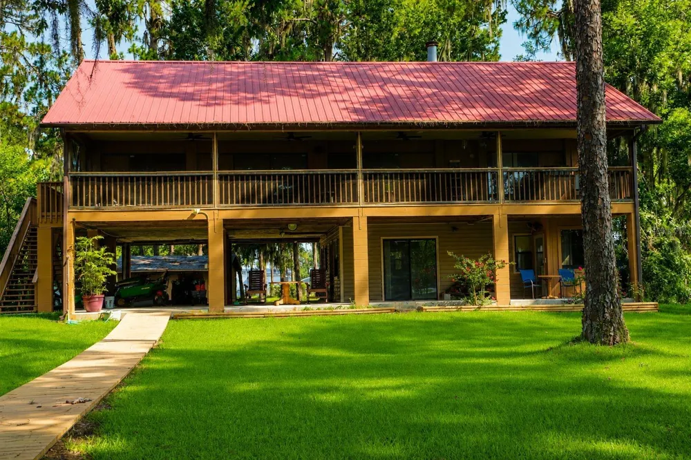 303 RILEY LAKE DRIVE Hawthorne, FL 32640