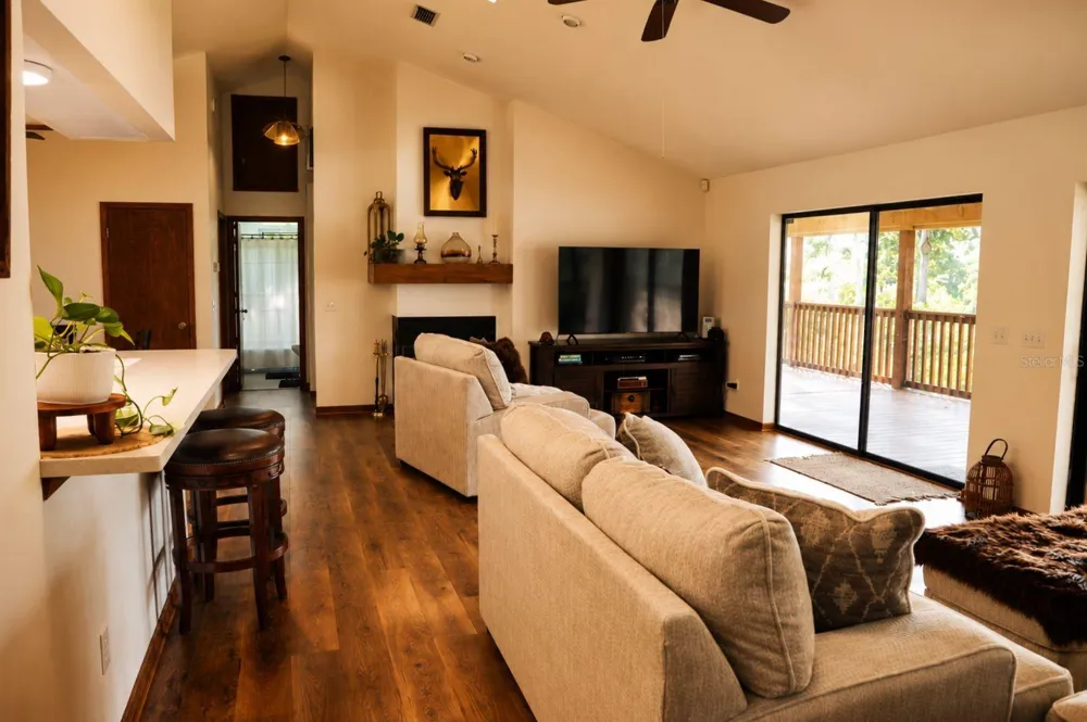 303 RILEY LAKE DRIVE Hawthorne, FL 32640
