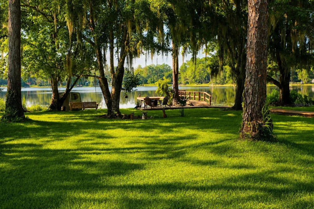 303 RILEY LAKE DRIVE Hawthorne, FL 32640