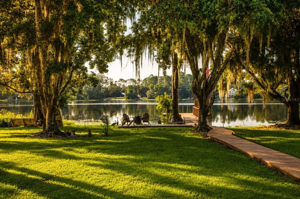 303 RILEY LAKE DRIVE Hawthorne, FL 32640