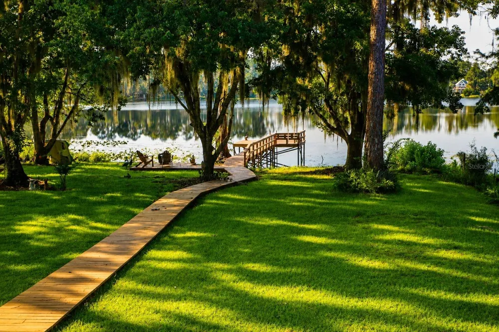 303 RILEY LAKE DRIVE Hawthorne, FL 32640