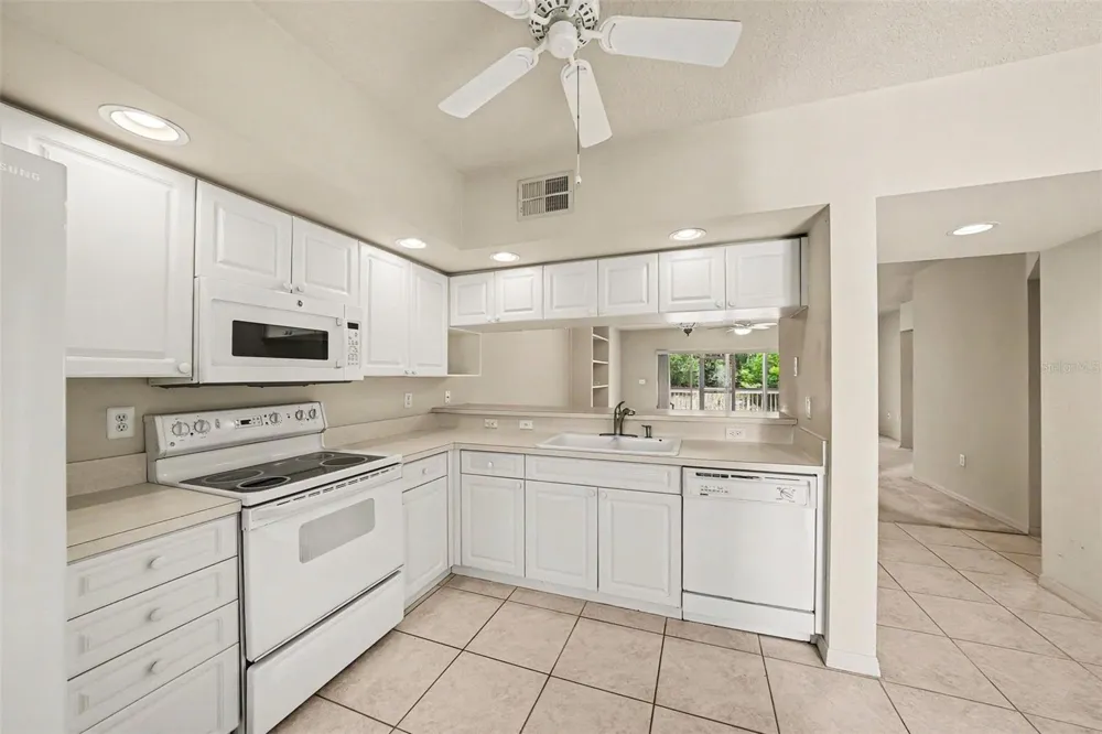 1400 WATER VIEW DRIVE W #102 Largo, FL 33771