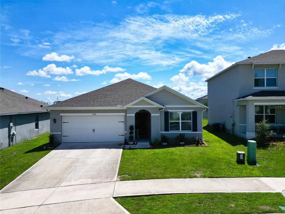 11244 AMBER RIDGE DRIVE Zellwood, FL 32798