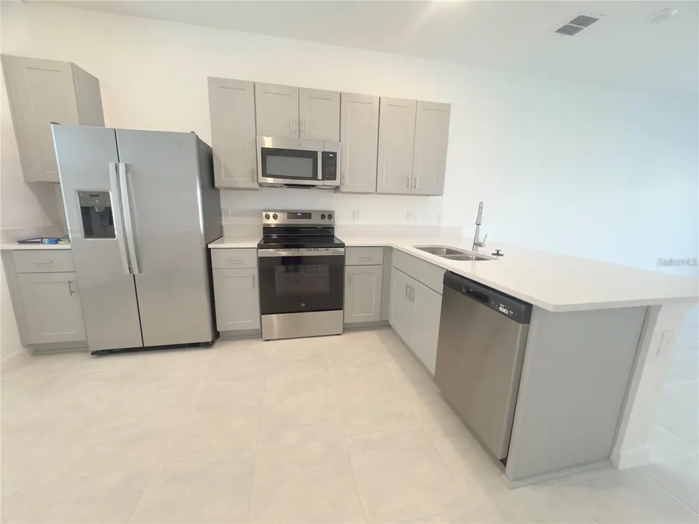 2852 SKYLINE LOOP Kissimmee, FL 34758