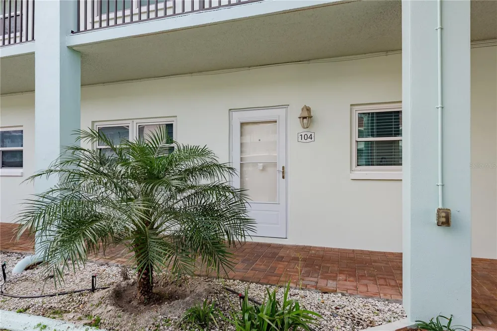 8 GLENCOE PLACE #104 Dunedin, FL 34698