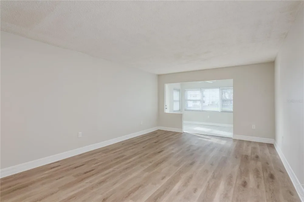 8 GLENCOE PLACE #104 Dunedin, FL 34698