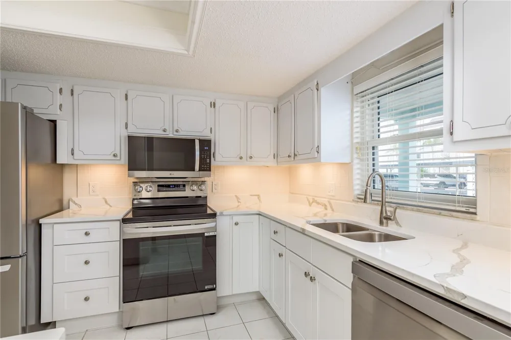 8 GLENCOE PLACE #104 Dunedin, FL 34698