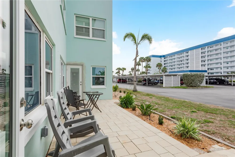 8 GLENCOE PLACE #104 Dunedin, FL 34698