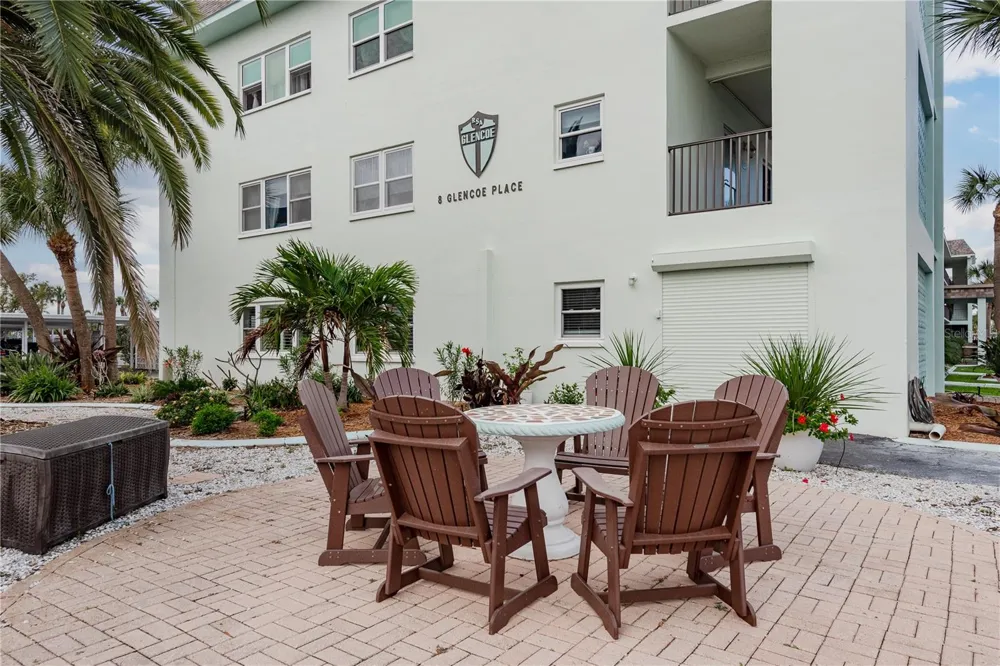 8 GLENCOE PLACE #104 Dunedin, FL 34698