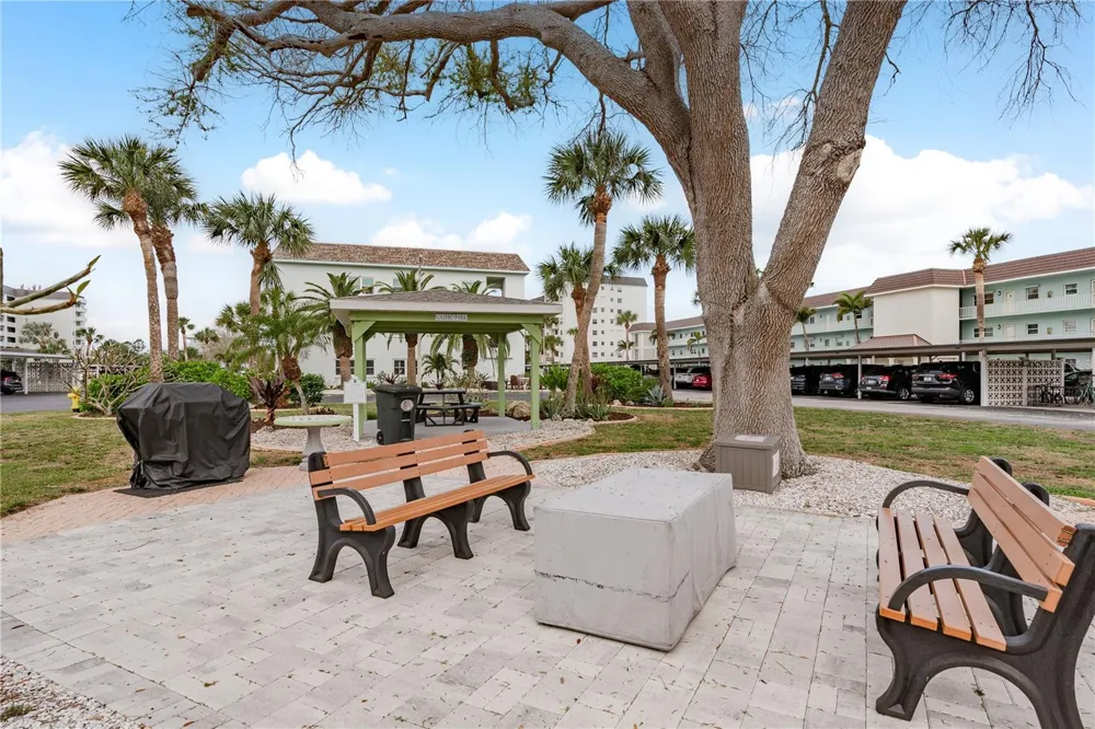 8 GLENCOE PLACE #104 Dunedin, FL 34698