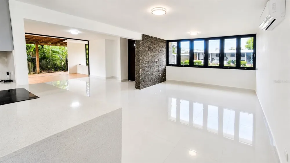 Urb Parkville AVE. LOPATEGUI Guaynabo, PR 00969