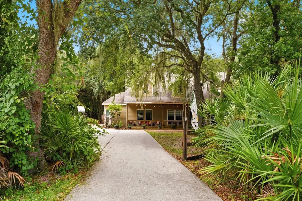 381 JUNGLE ROAD Geneva, FL 32732