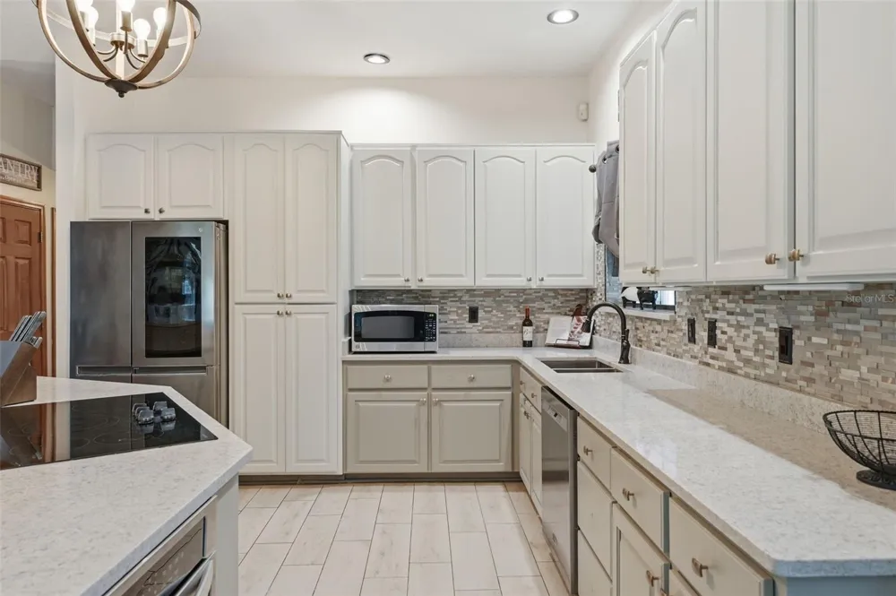 381 JUNGLE ROAD Geneva, FL 32732