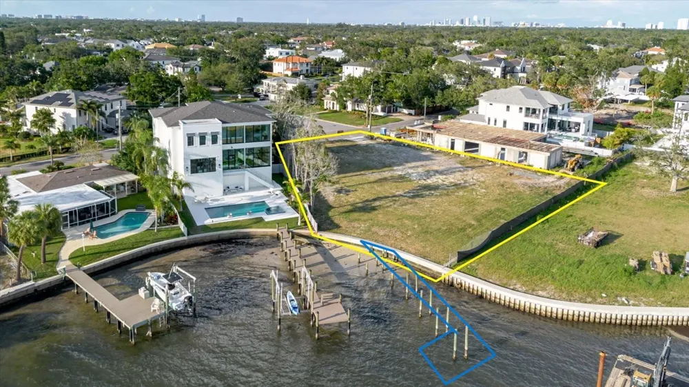 5102 W LONGFELLOW AVENUE Tampa, FL 33629