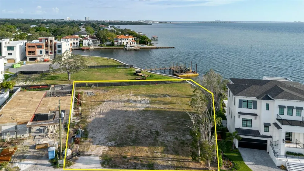 5102 W LONGFELLOW AVENUE Tampa, FL 33629