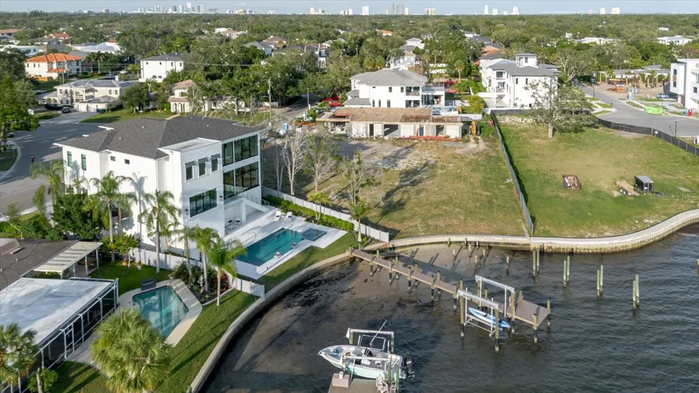5102 W LONGFELLOW AVENUE Tampa, FL 33629