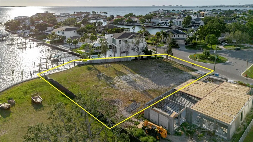 5102 W LONGFELLOW AVENUE Tampa, FL 33629
