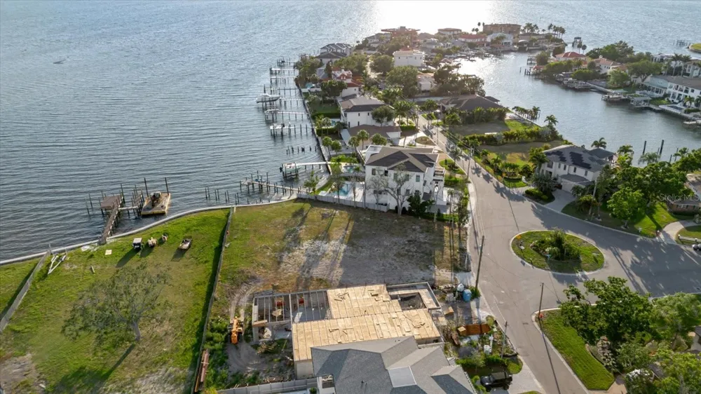 5102 W LONGFELLOW AVENUE Tampa, FL 33629