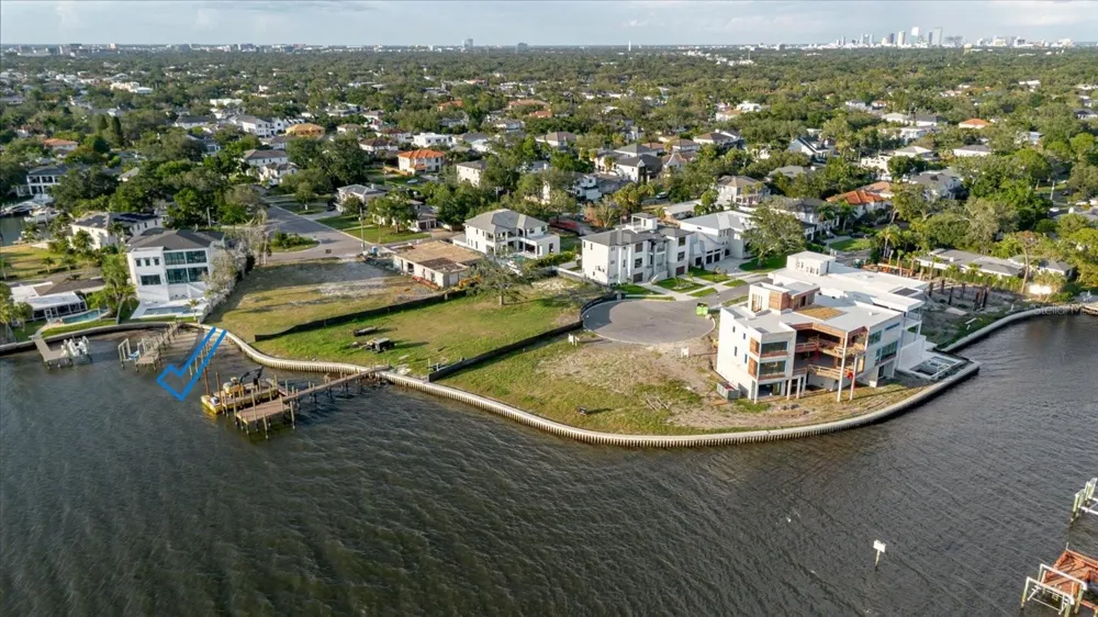 5102 W LONGFELLOW AVENUE Tampa, FL 33629