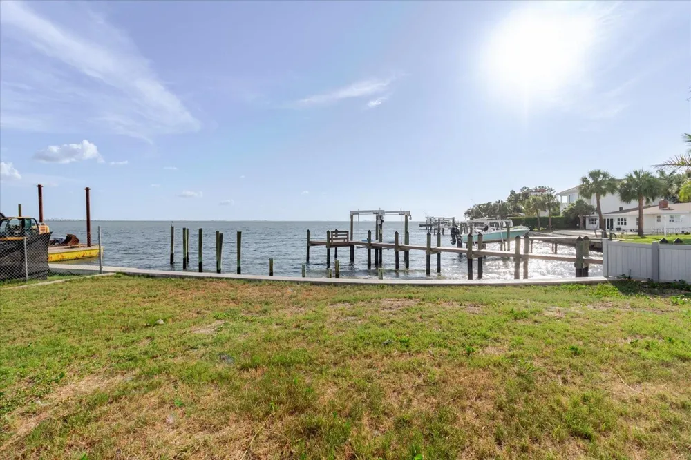 5102 W LONGFELLOW AVENUE Tampa, FL 33629