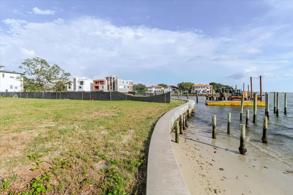 5102 W LONGFELLOW AVENUE Tampa, FL 33629