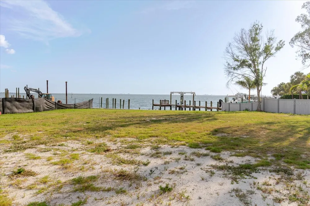 5102 W LONGFELLOW AVENUE Tampa, FL 33629