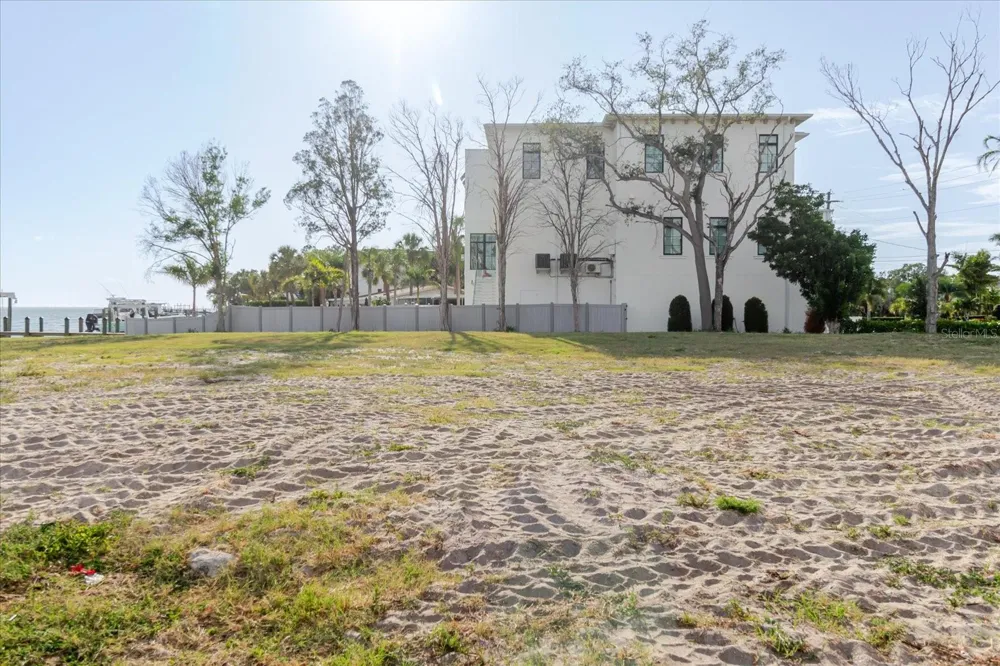 5102 W LONGFELLOW AVENUE Tampa, FL 33629