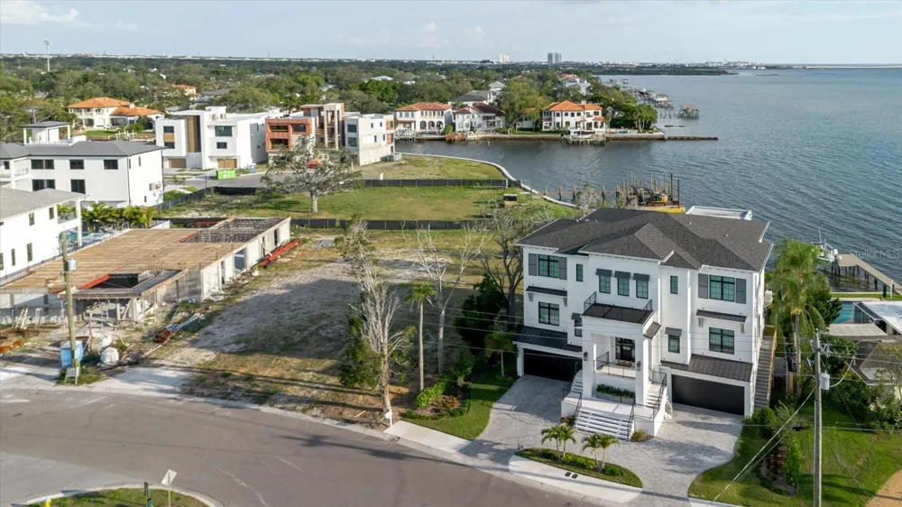 5102 W LONGFELLOW AVENUE Tampa, FL 33629
