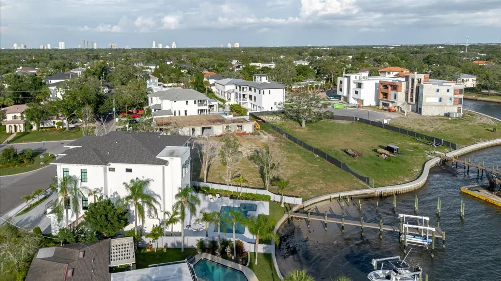 5102 W LONGFELLOW AVENUE Tampa, FL 33629