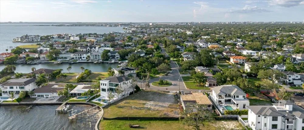 5102 W LONGFELLOW AVENUE Tampa, FL 33629