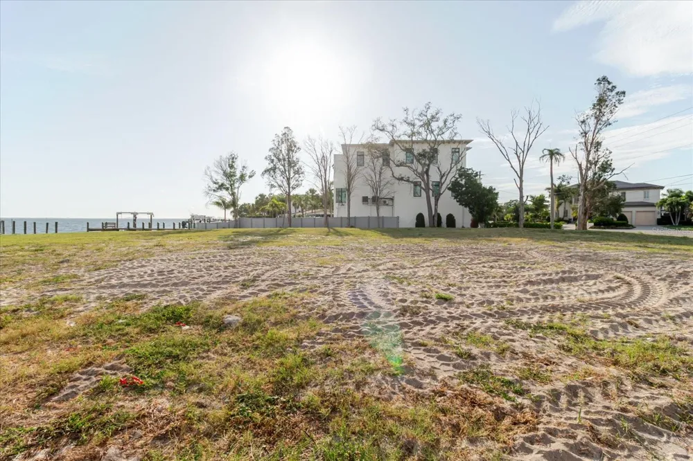 5102 W LONGFELLOW AVENUE Tampa, FL 33629
