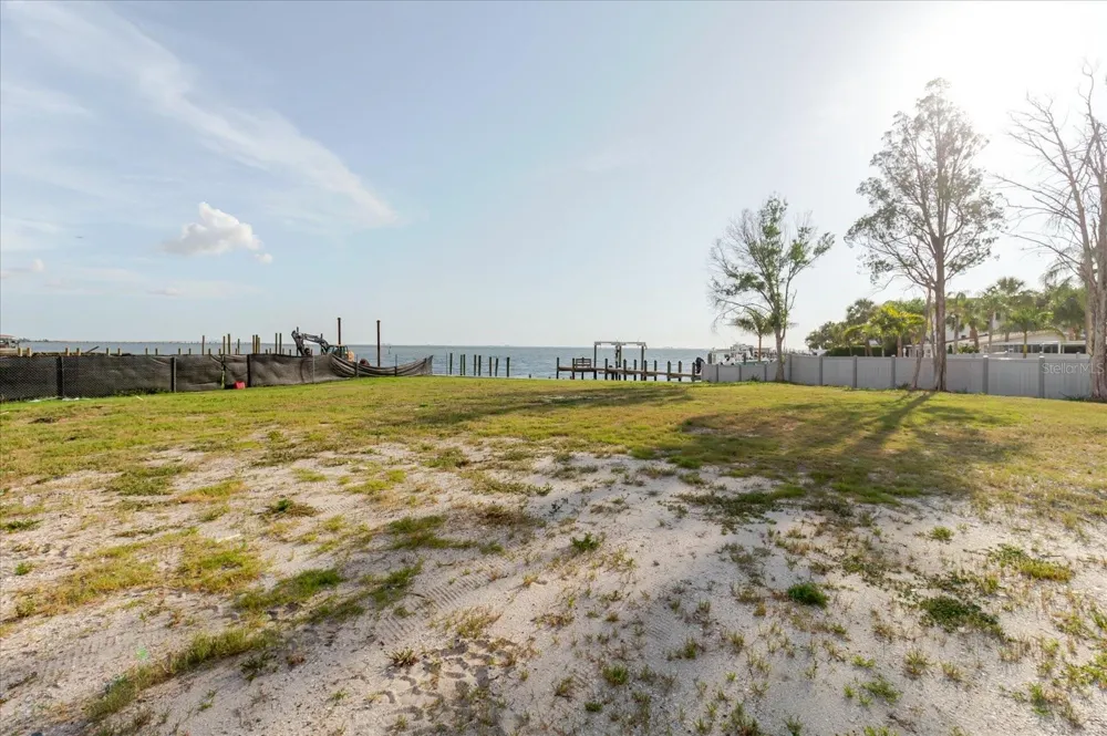 5102 W LONGFELLOW AVENUE Tampa, FL 33629