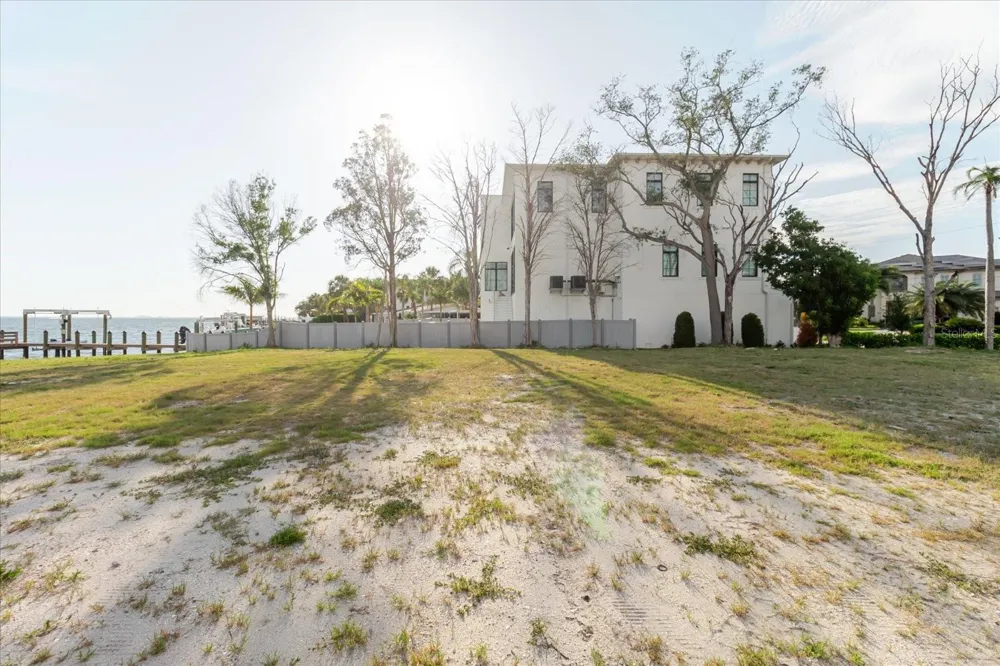 5102 W LONGFELLOW AVENUE Tampa, FL 33629