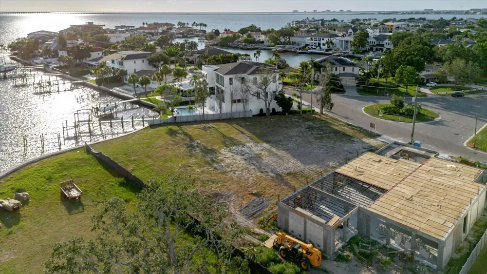 5102 W LONGFELLOW AVENUE Tampa, FL 33629