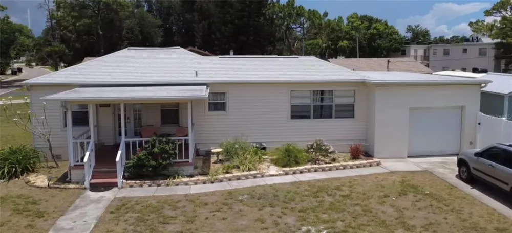 146 NE MADISON CIRCLE St Petersburg, FL 33702