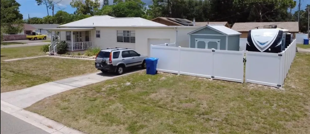 146 NE MADISON CIRCLE St Petersburg, FL 33702