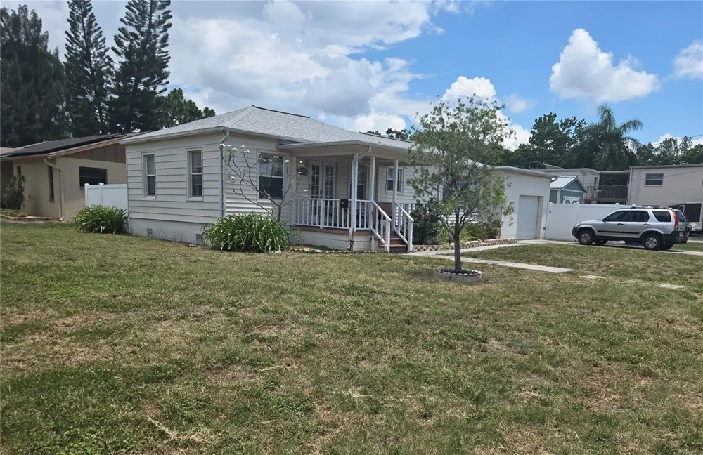 146 NE MADISON CIRCLE St Petersburg, FL 33702