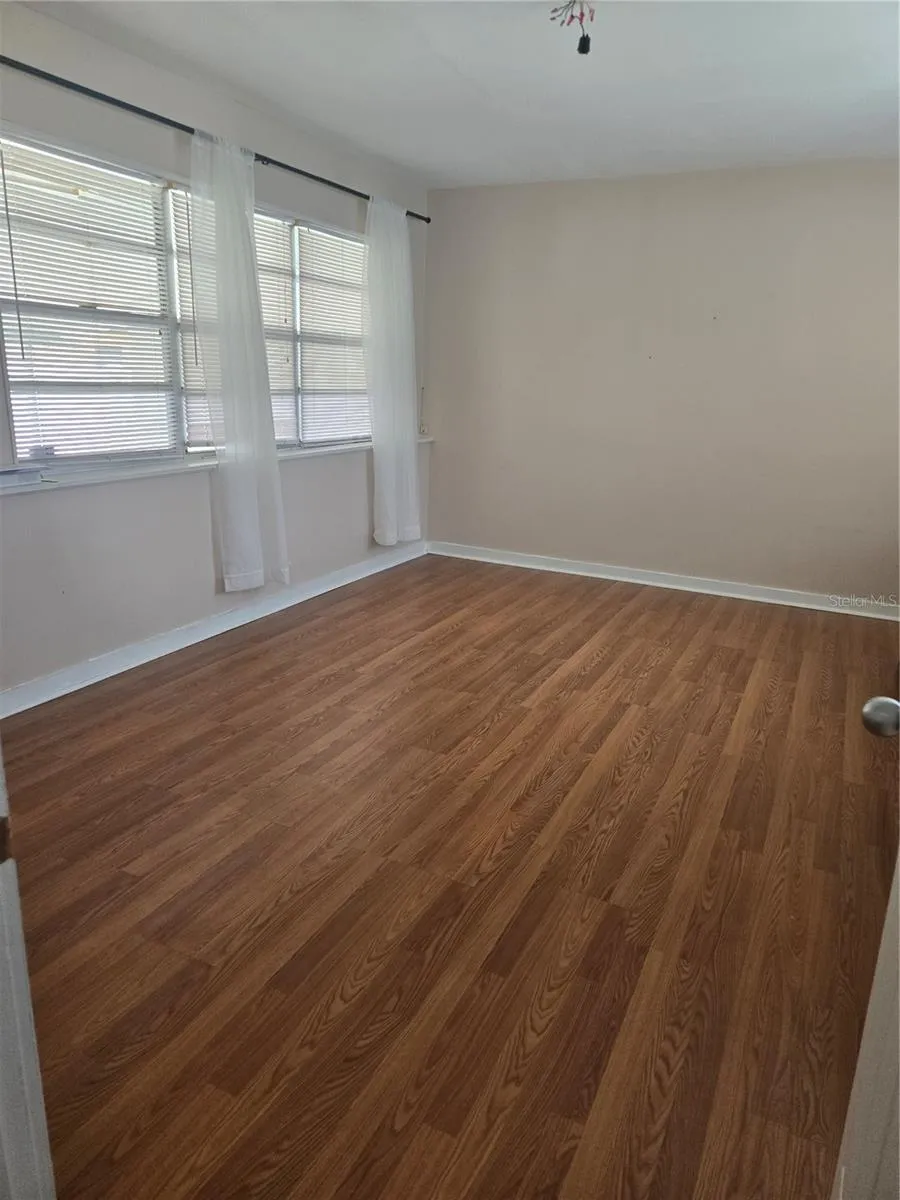 146 NE MADISON CIRCLE St Petersburg, FL 33702
