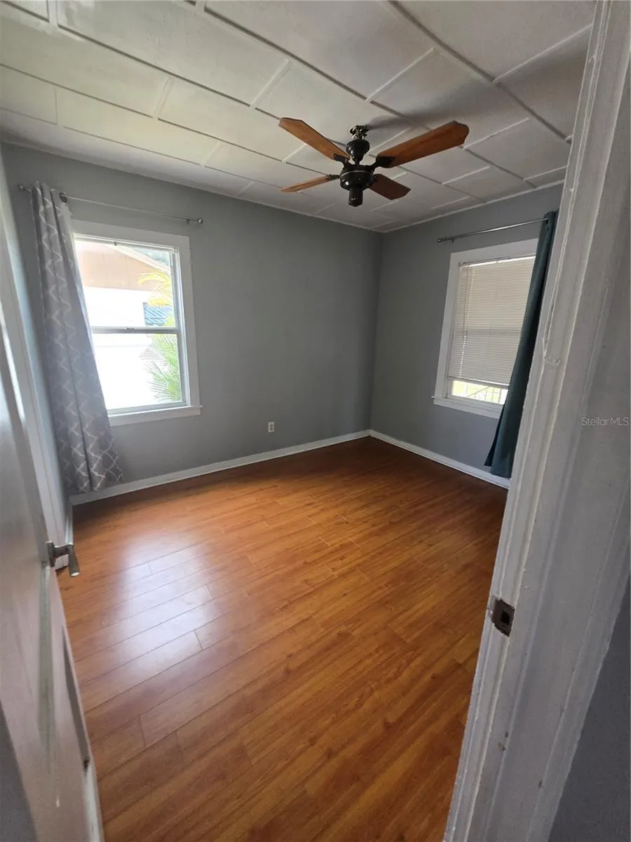146 NE MADISON CIRCLE St Petersburg, FL 33702