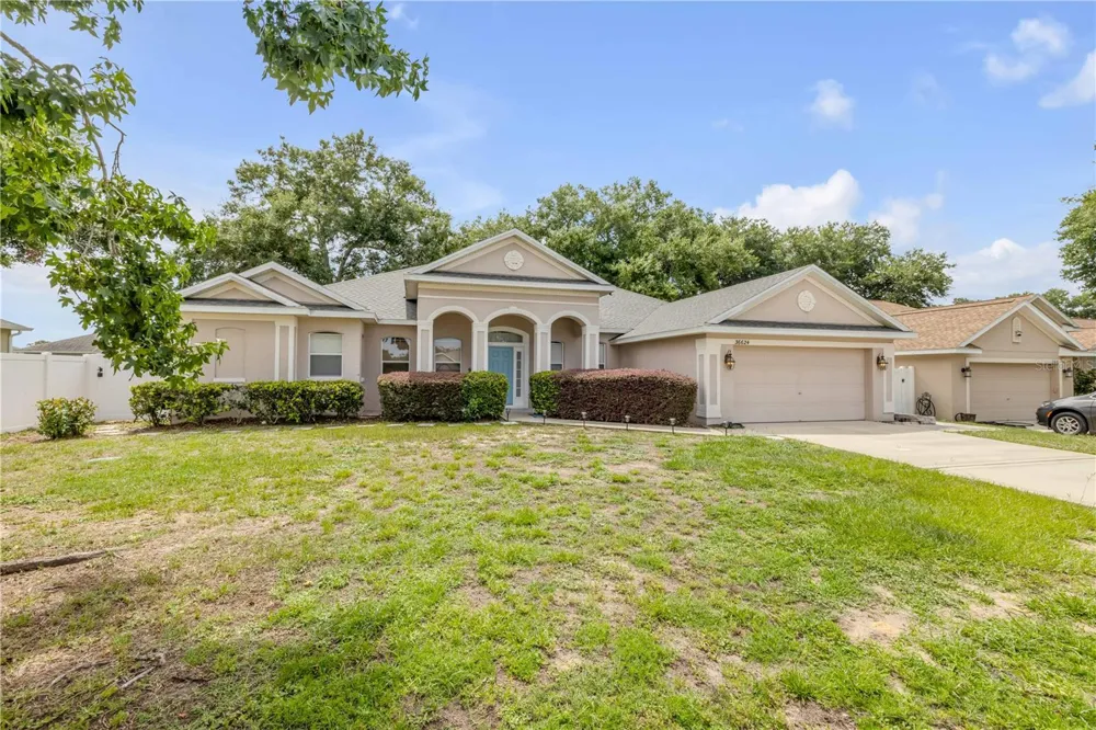 36624 GRAND ISLAND OAKS CIRCLE Grand Island, FL 32735