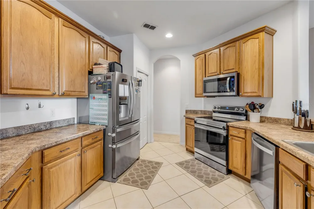 36624 GRAND ISLAND OAKS CIRCLE Grand Island, FL 32735