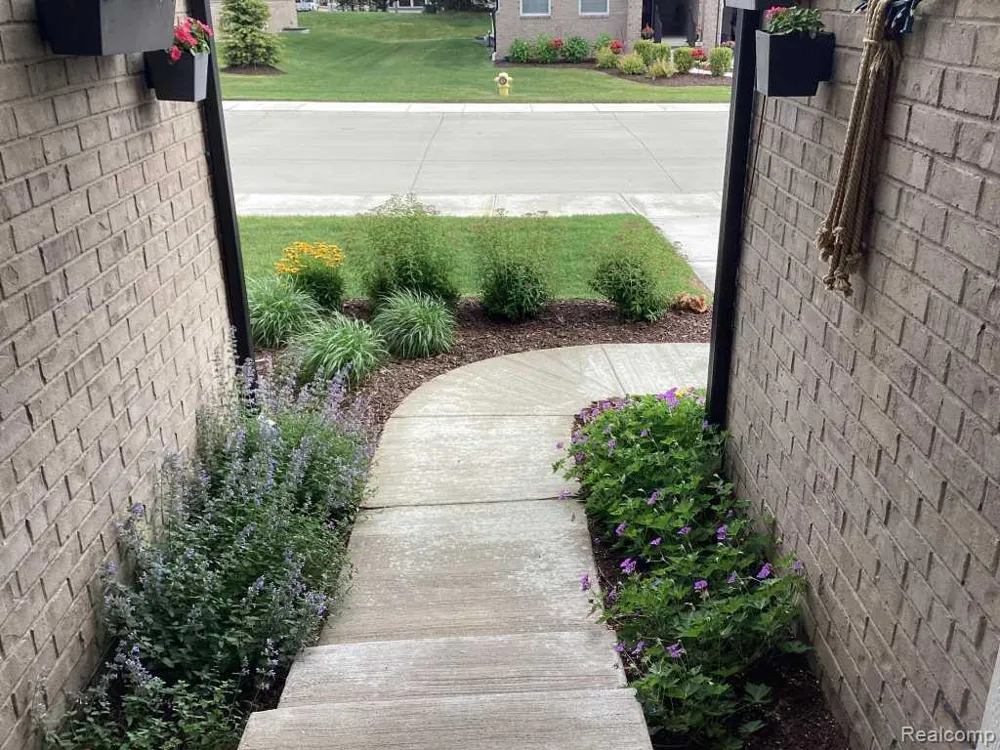 16281 Conifer Lane Clinton Charter Township, MI 48038