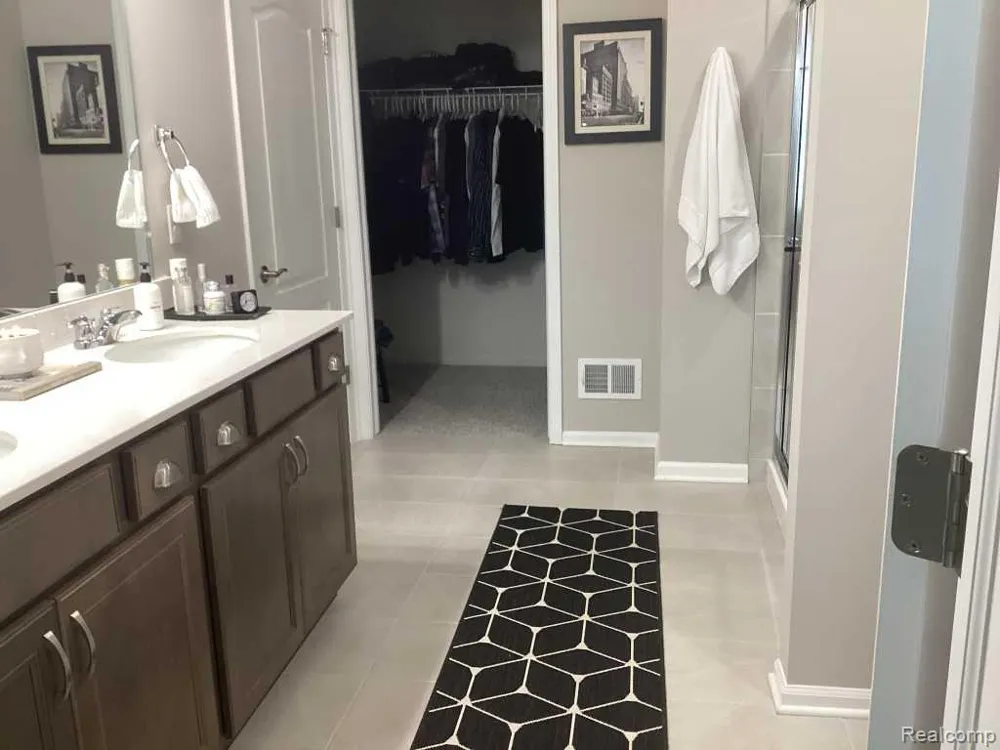 16281 Conifer Lane Clinton Charter Township, MI 48038