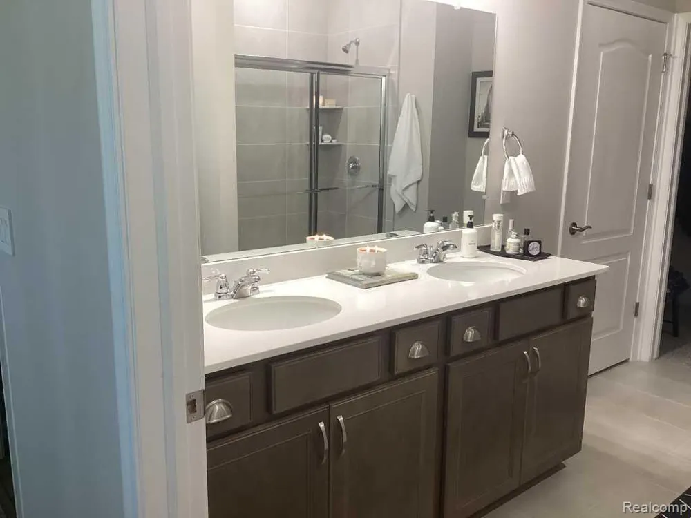 16281 Conifer Lane Clinton Charter Township, MI 48038