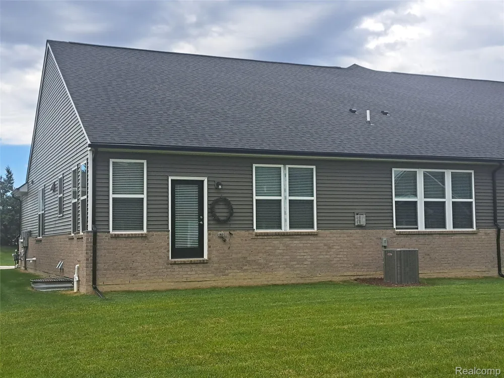 16281 Conifer Lane Clinton Charter Township, MI 48038