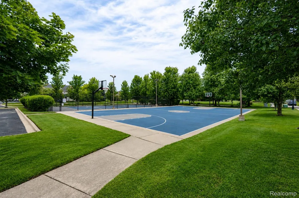 57549 Windmill Point Lyon Charter Township, MI 48165