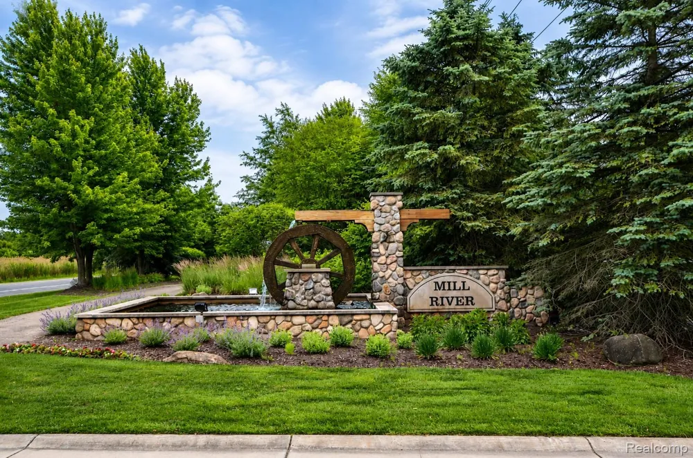 57549 Windmill Point Lyon Charter Township, MI 48165